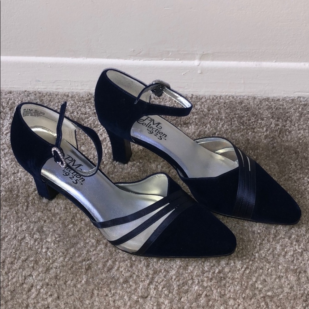 PM Collection by 9•2•5 Suede Navy Blue Heels